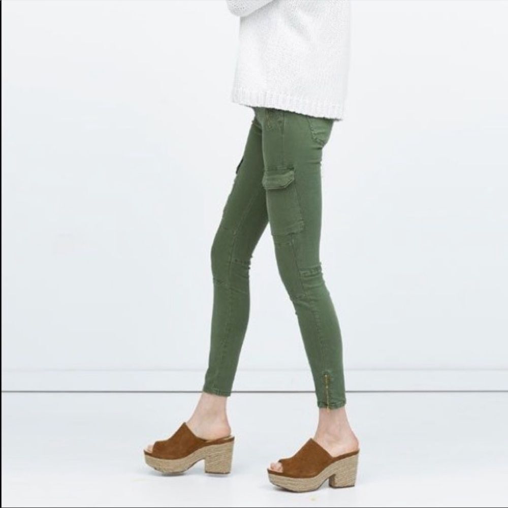 Zara green skinny cargo pants, gold zips